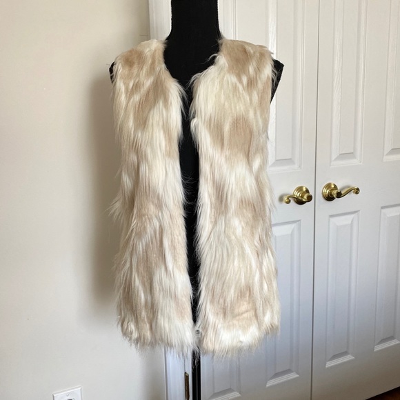 Jackets & Blazers - NWOT Faux Fur and Knit Vest